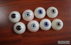 <b>義眼定制專(zhuān)家：佩戴義眼引起分泌物多的原因分</b>